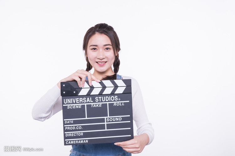 影视艺术大学生手拿打板